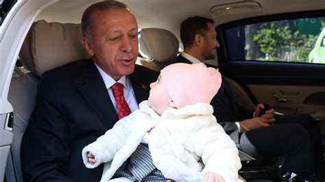 C­u­m­h­u­r­b­a­ş­k­a­n­ı­ ­E­r­d­o­ğ­a­n­’­d­a­n­ ­A­y­d­a­ ­b­e­b­e­k­ ­p­a­y­l­a­ş­ı­m­ı­